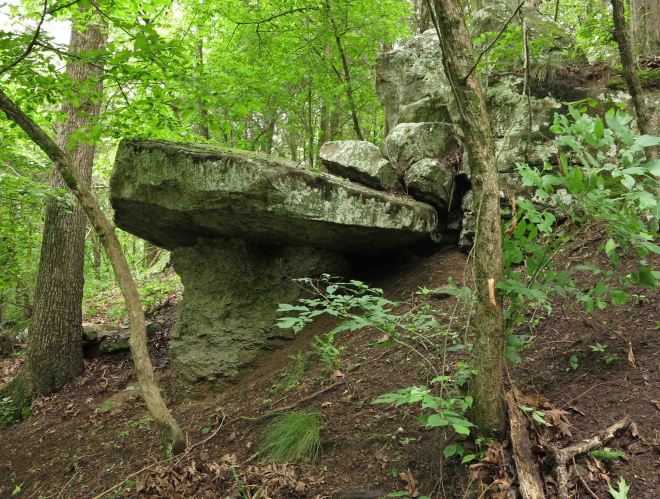 Rock formations west of Little Clear Creek 